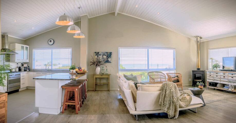 Hilton Cove Beach House gallery image 3