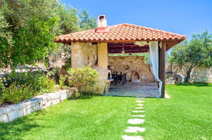 5′ to Beach / Private Pool / Gym / Pool Table gallery image 3