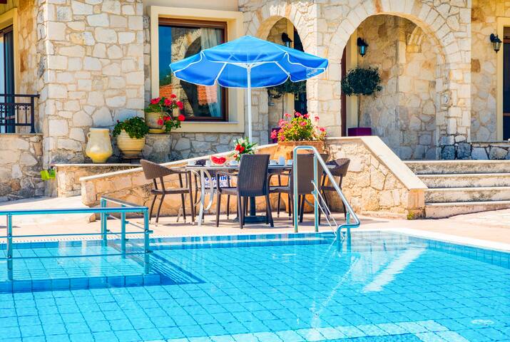 5′ to Beach / Private Pool / Gym / Pool Table gallery image 4