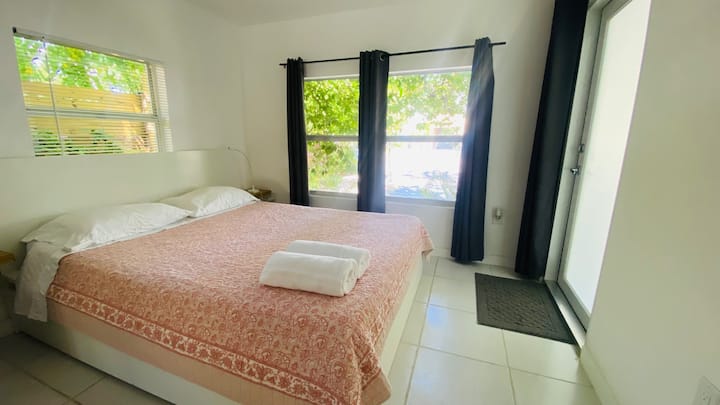 Independent Modern Studio - Miami