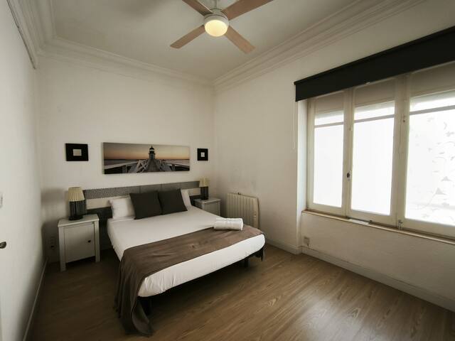 The Ausias March Apartment by Florit Flats