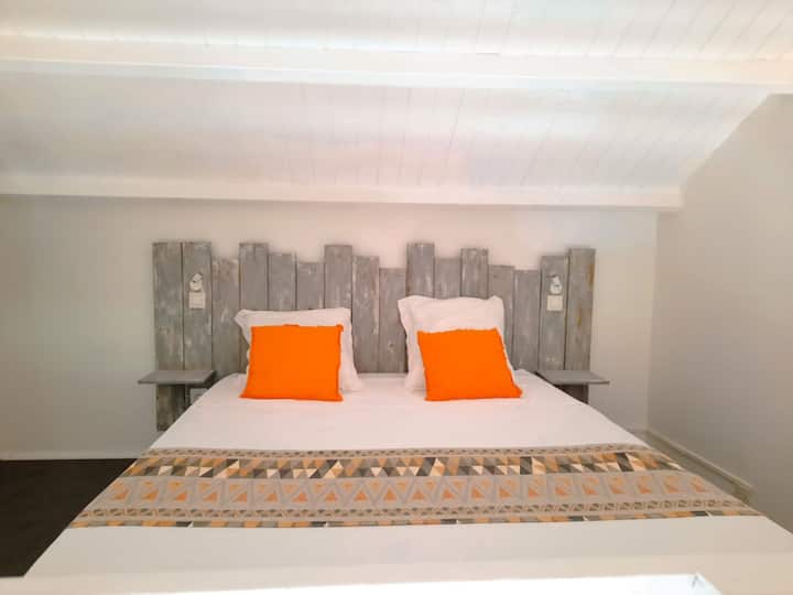 Cama en 160 en el altillo