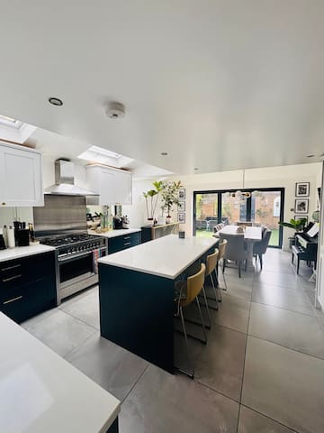 Stunning 3 bed townhouse in central Wimbledon