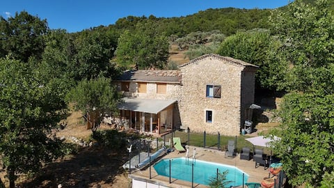 Bergerie near Verdon in the olive trees