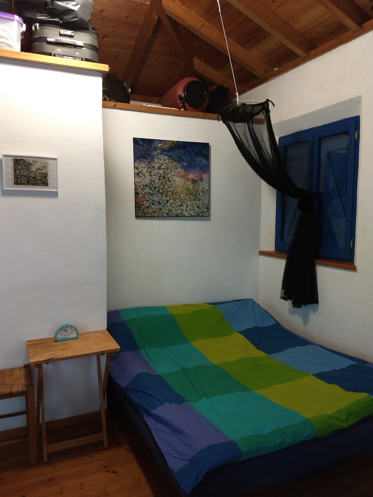 Habitación arriba. Cama doble, 160 cm de ancho
