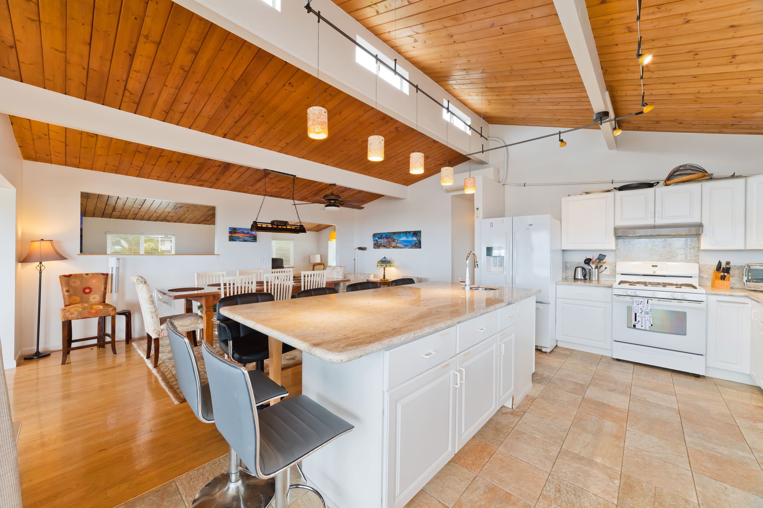 Home in Kailua-Kona · ★4.79 · 6 bedrooms · 9 beds · 3 private baths - Image 15
