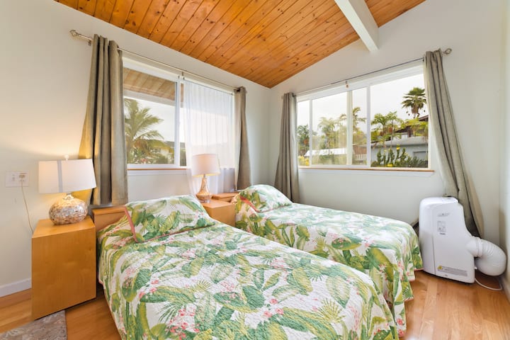 Kati i 2-të - Dhoma e gjumit #3

Binjakë x 2
Mund të organizohet si krevat dopio "King" sipas kërkesës.