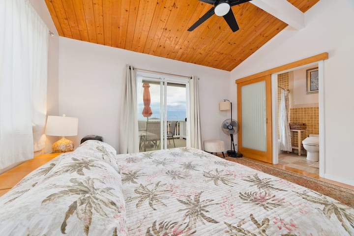 Dhoma e gjumit kryesore e katit të dytë me banjë dhe verandë më vete