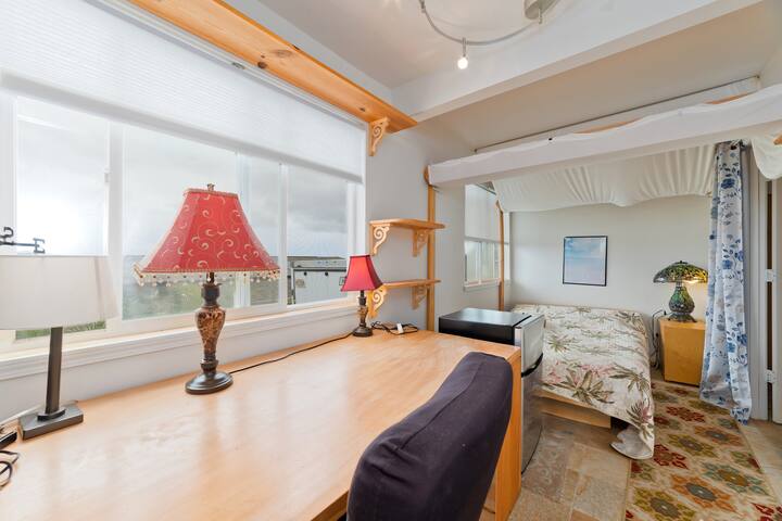 Full House Trade winds, airport and the sea gallery image 4