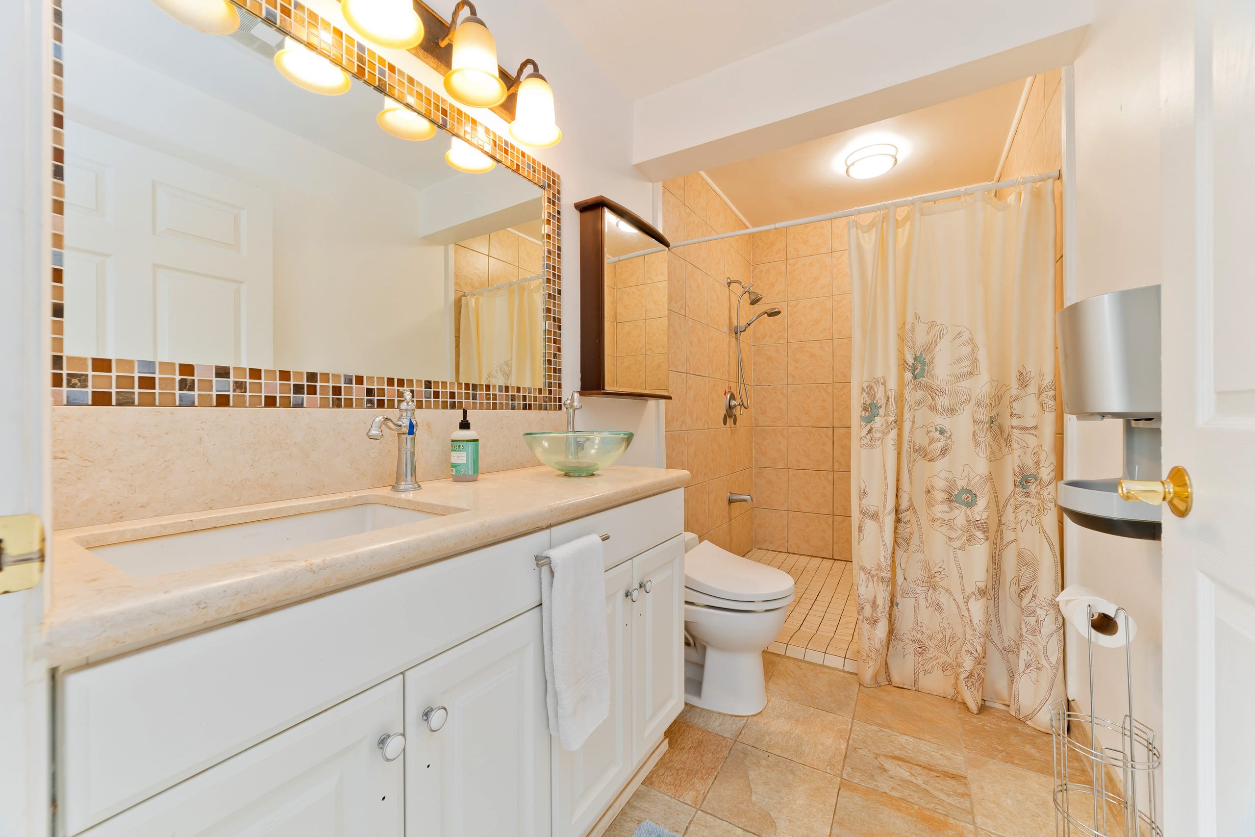 Home in Kailua-Kona · ★4.79 · 6 bedrooms · 9 beds · 3 private baths - Image 35