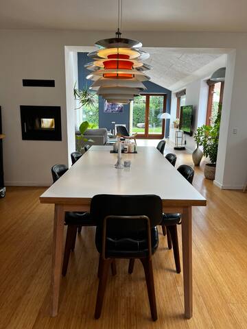 Privat opvarmet pool. Hus nær strand og by gallery image 4