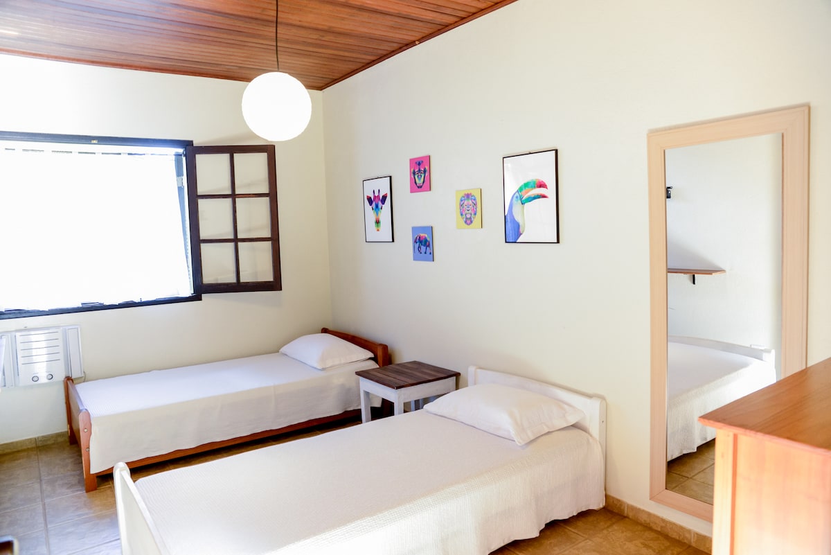 חדר שינה 3 - שתי מיטות + שתי מיטות