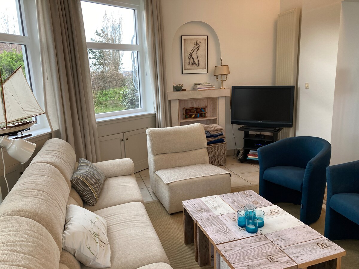 Top performing Airbnb: Family villa with unique roof terrace and beach cabin in Koksijde