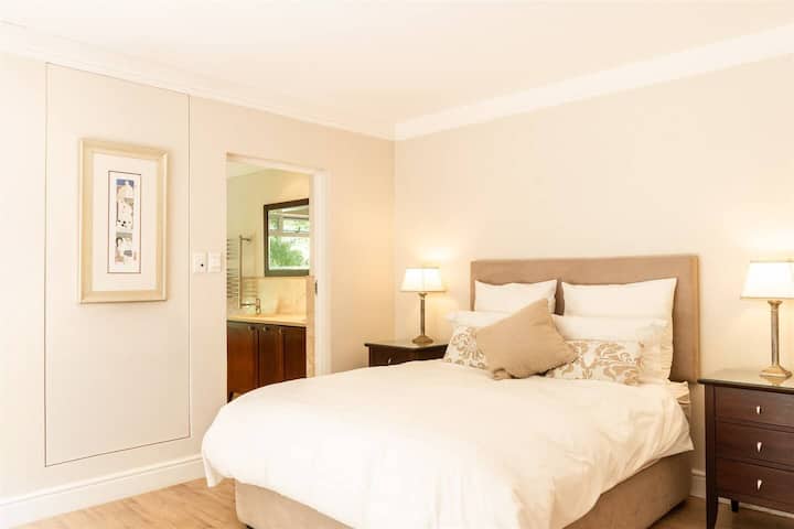 Hlavná spálňa s vlastnou kúpeľňou