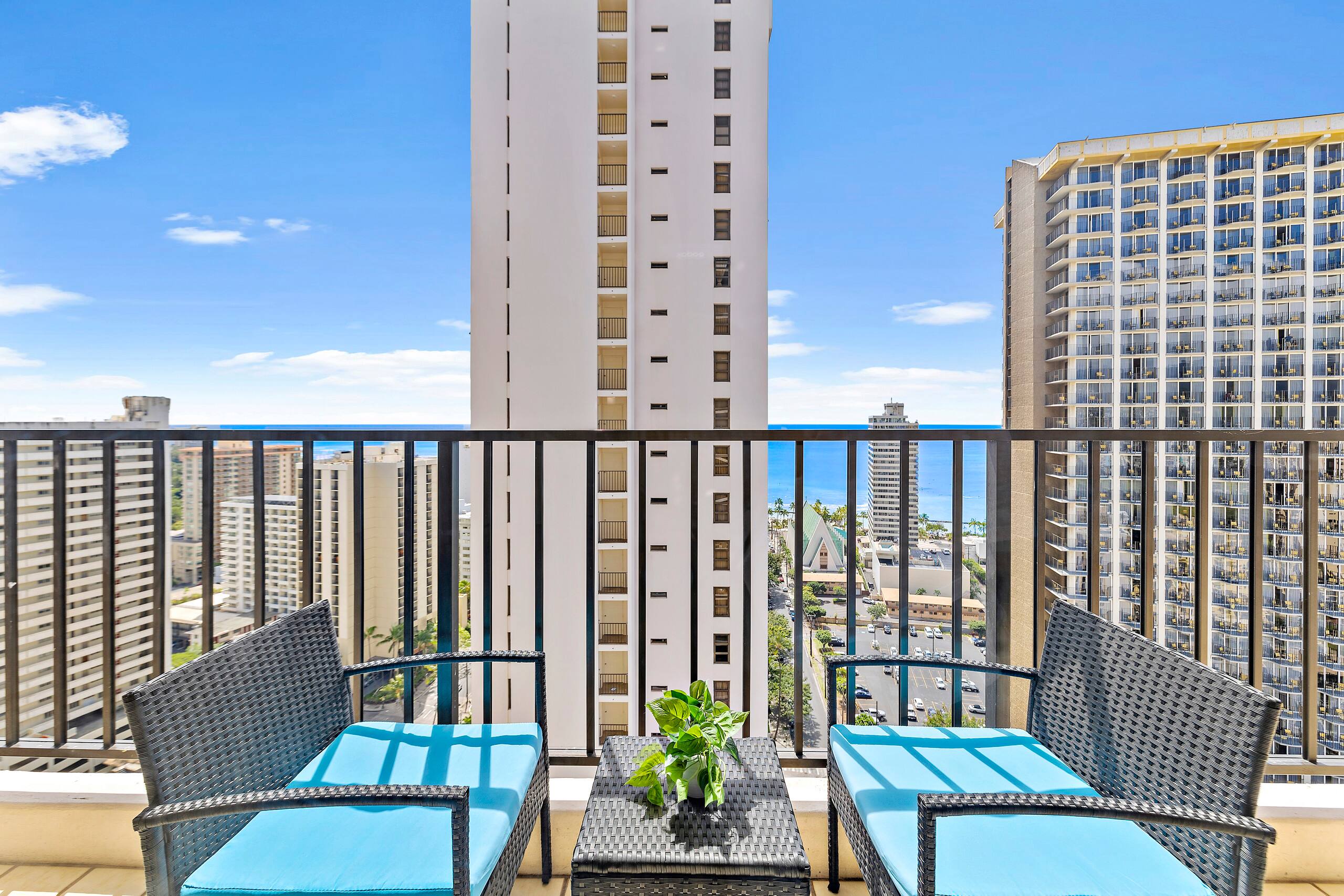 Condo in Honolulu · ★4.84 · 1 bedroom · 2 beds · 1 private bath - Image 21