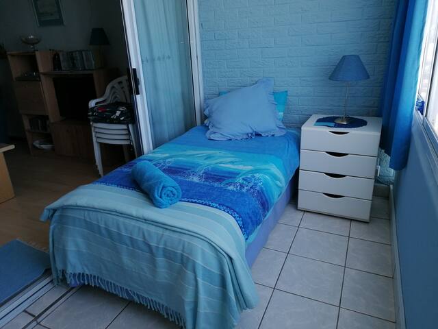 Beachfront apartment with Stunning view. gallery image 5