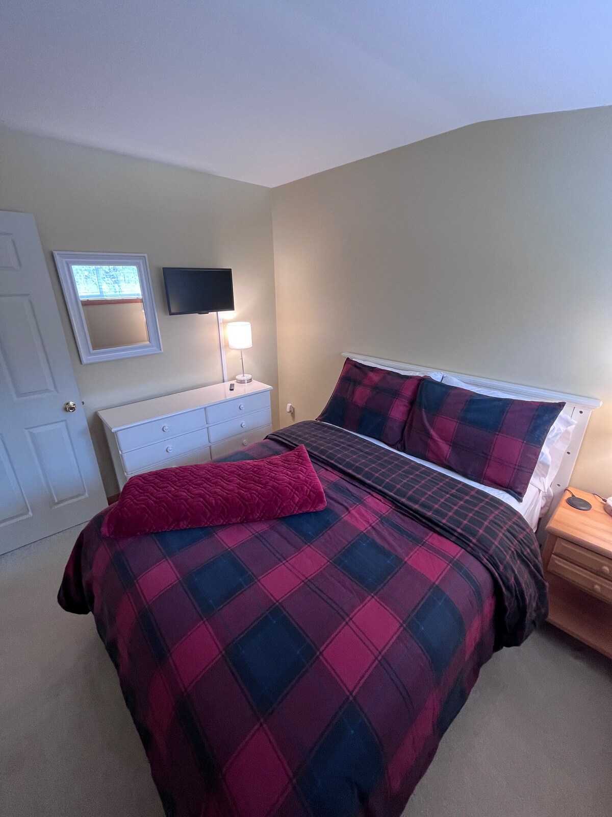 Голем кревет