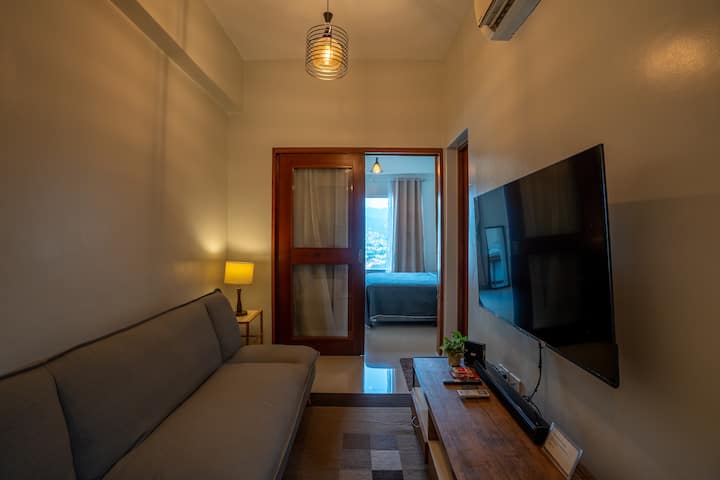 1br With Mall Access | Convenient | Pool + Neflix - Cebu City
