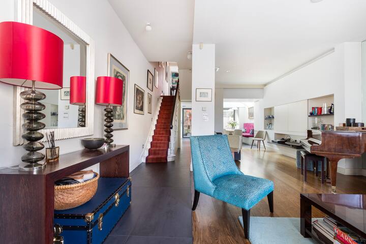 Kensington Stylish n Chic family house, sleeps 8 gallery image 3