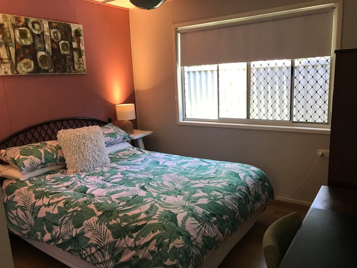 Green Door Hidden Treasure In Great Location - Gold Coast