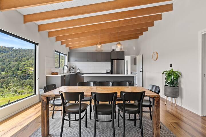 The Derby Lodge, 3 bedroom retreat! Ideal Location gallery image 3