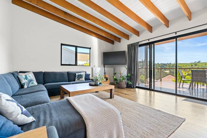 The Derby Lodge, 3 bedroom retreat! Ideal Location gallery image 2