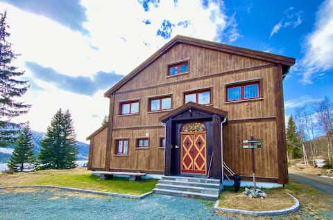 Large, eco-friendly mountain lodge in the mountains of Telemark