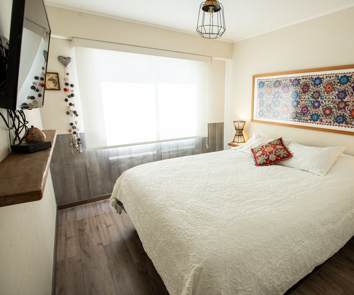 Cama tamaño queen 
Colchón de espuma viscoelástica 