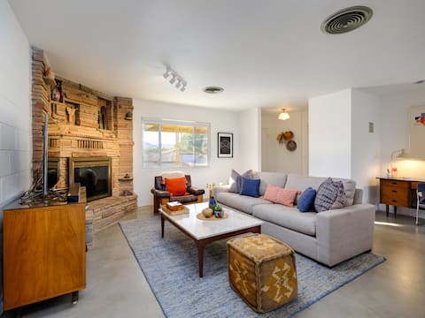Successful Airbnb property: •Hot tub + Stars-Near JT & 9 min to Pappys • in Yucca Valley