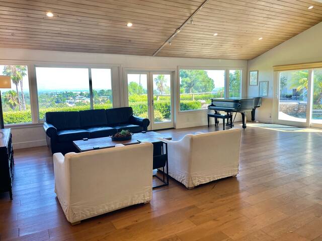 Dream Home , Spectacular City & Mountain Views gallery image 4