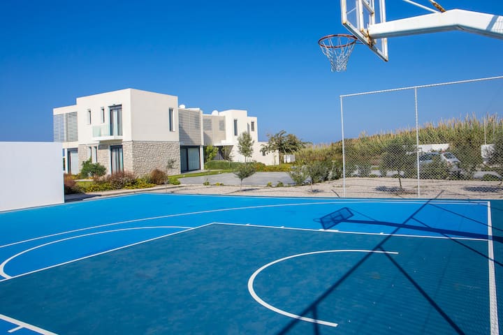 Beachfront Luxury Villa with 100 m² Infinity Pool gallery image 4