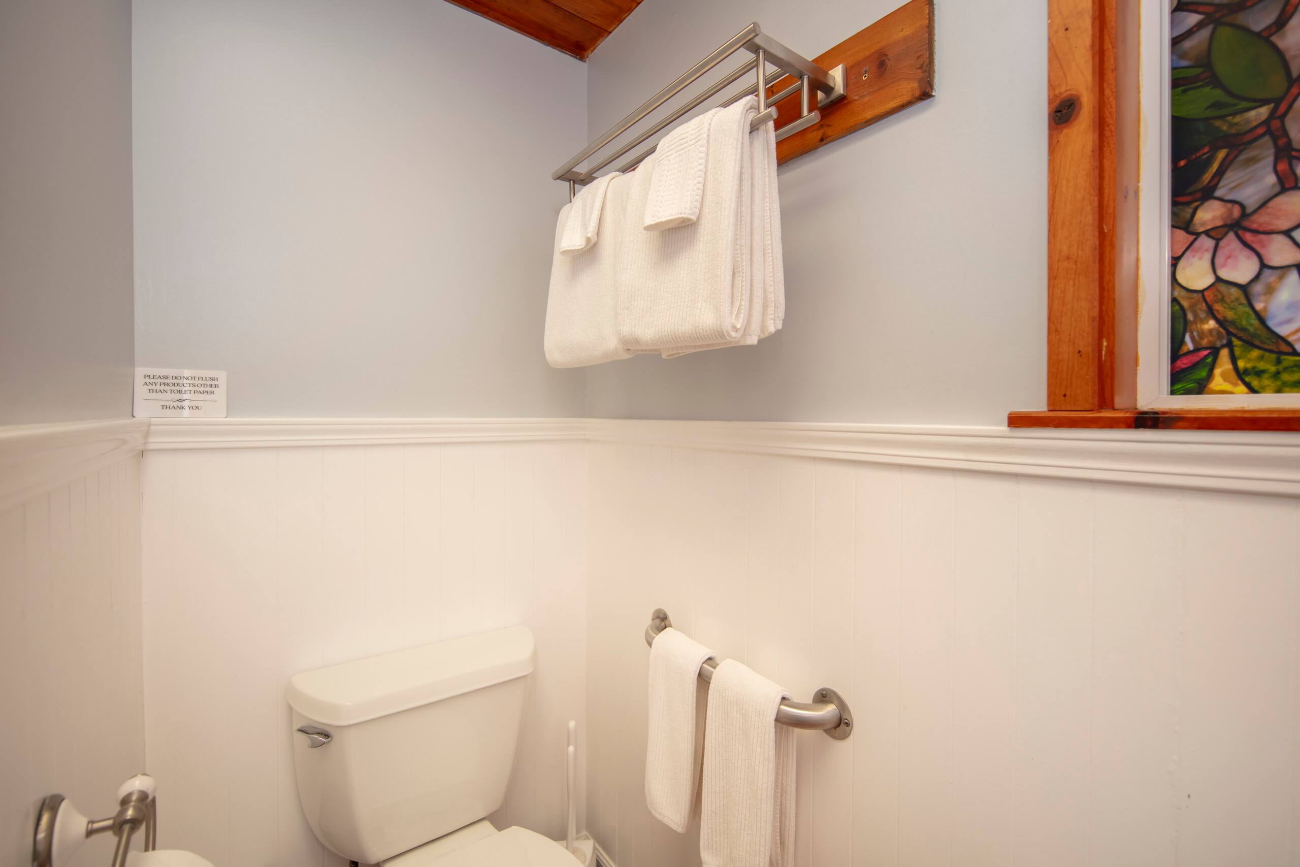Private Suite - 1 King w/Kitchenette - Photo 4