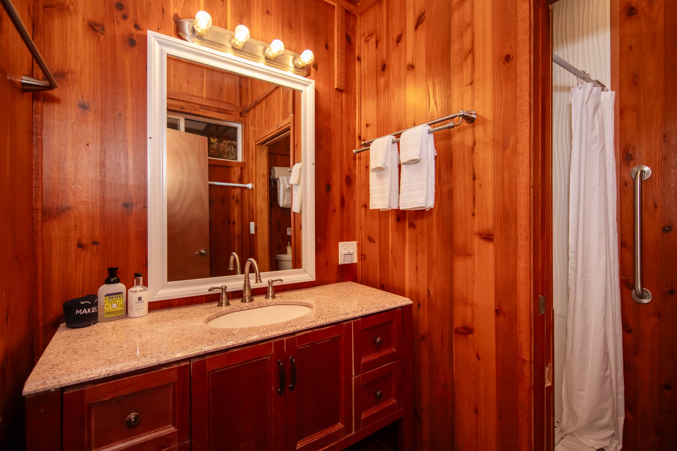 Guesthouse in Volcano · ★4.92 · 1 bedroom · 1 bed · 2 private baths - Image 6
