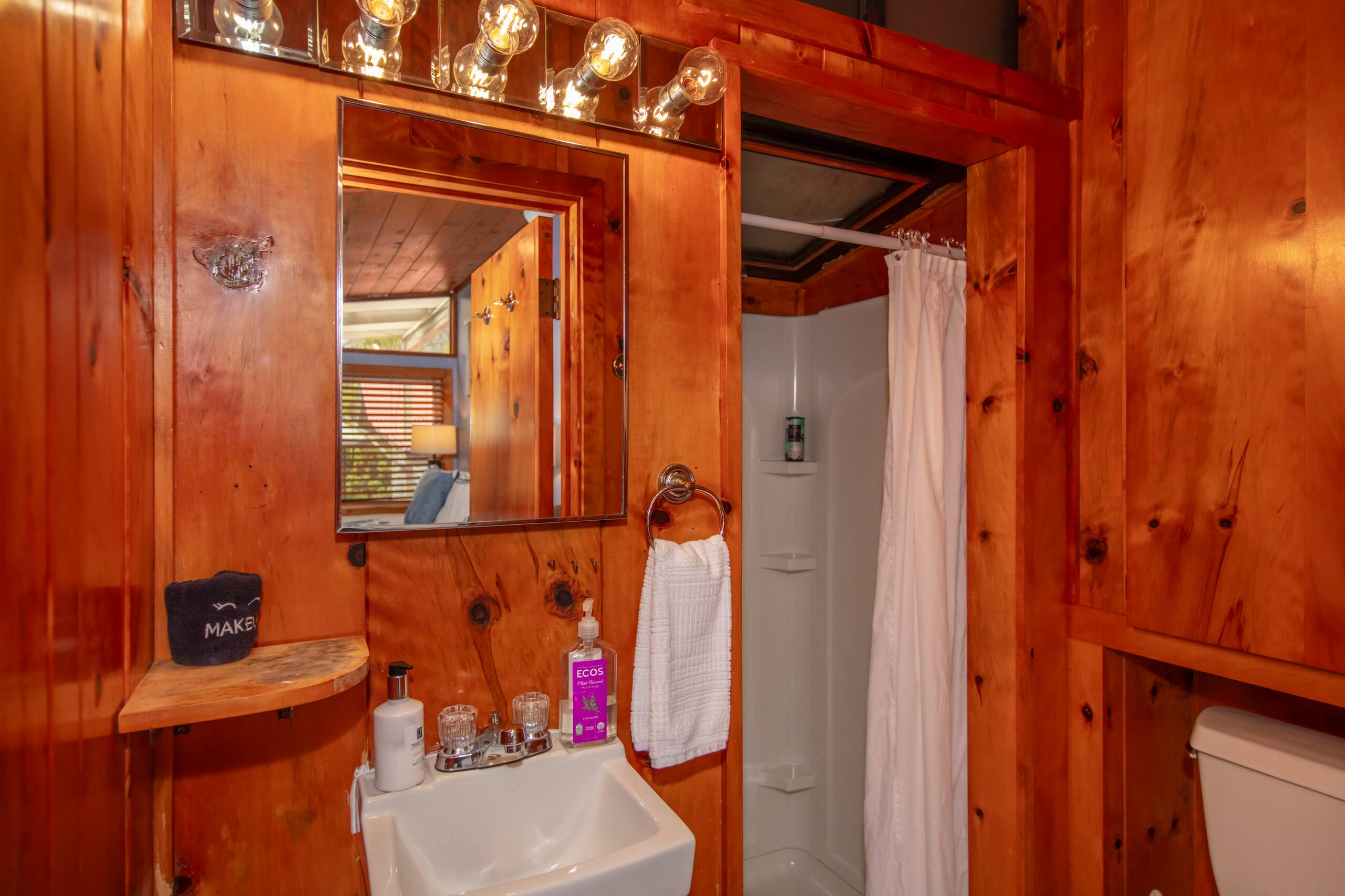 Guesthouse in Volcano · ★4.92 · 1 bedroom · 1 bed · 2 private baths - Image 5