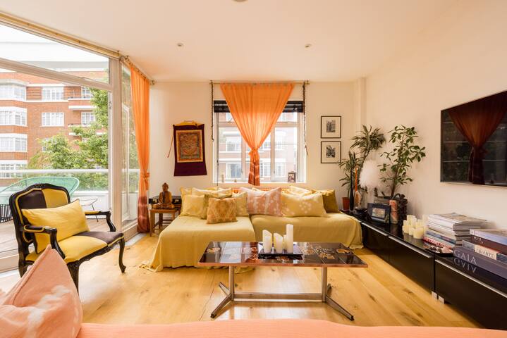 Large, Stylish Three-Storey Home in Primrose Hill gallery image 2