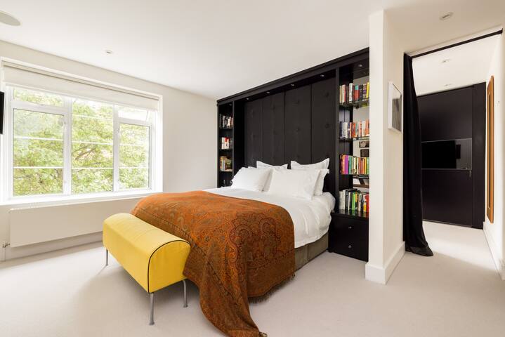 Large, Stylish Three-Storey Home in Primrose Hill gallery image 3