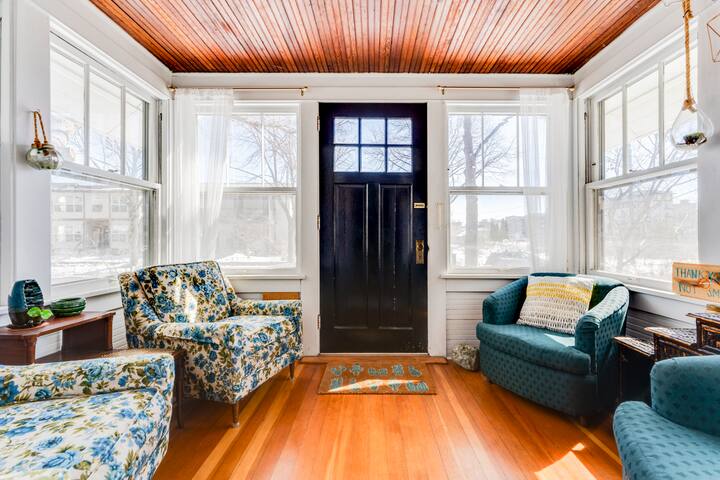 Uptown Fungalow – beautiful private home in MPLS gallery image 2