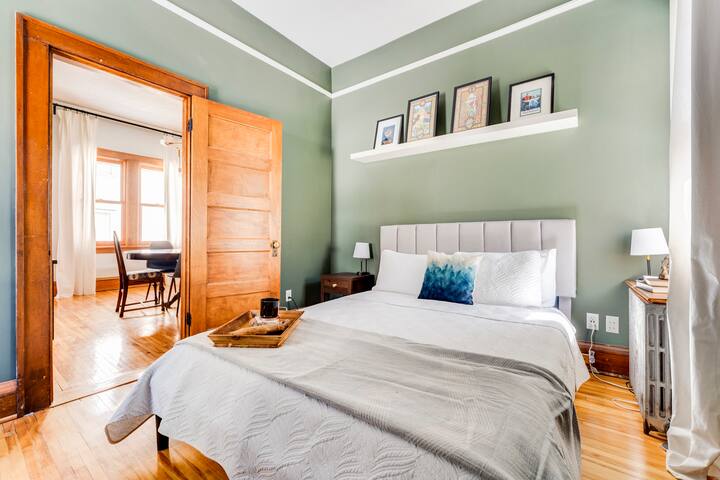 Uptown Fungalow – beautiful private home in MPLS gallery image 3