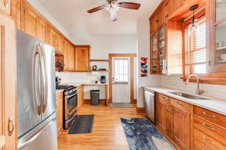 Uptown Fungalow – beautiful private home in MPLS gallery image 5