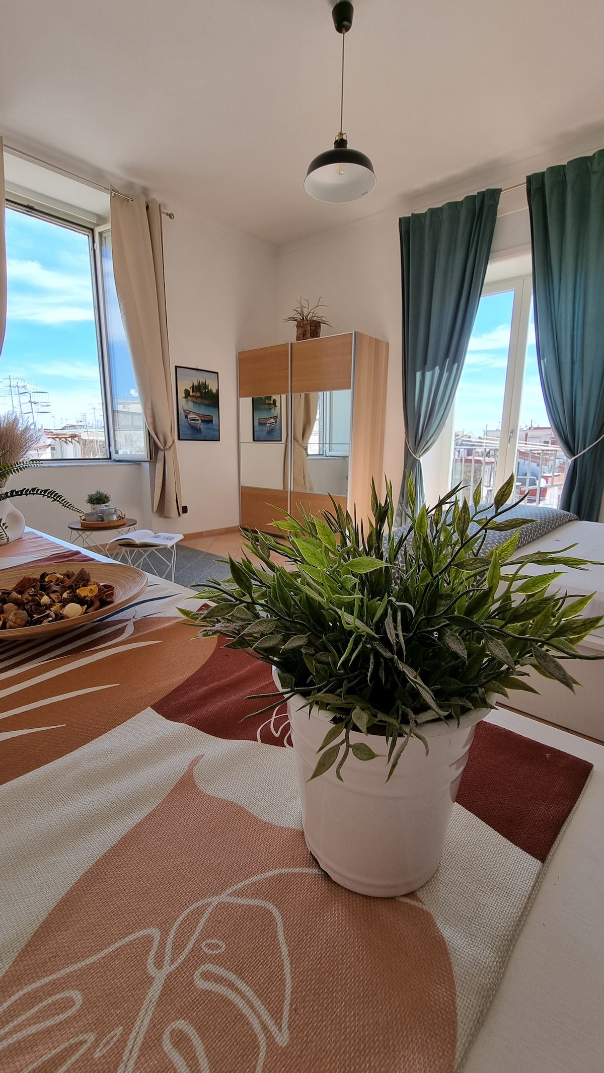 Apartamento Vesuvio - Alojamientos vacacionales en alquiler en Nápoles,  Campania, Italia - Airbnb, image size:1200x2132