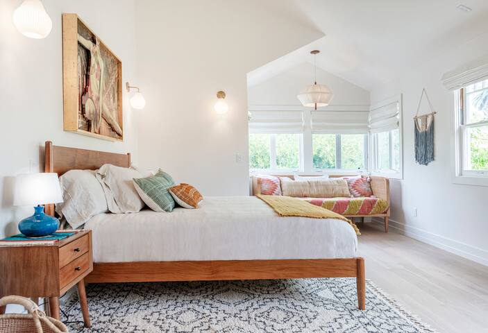 Walk to Venice Beach from Luxury Home gallery image 5