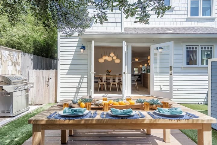 Walk to Venice Beach from Luxury Home gallery image 3