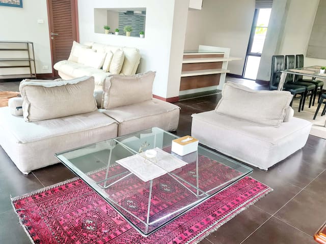 Exclusive Pool Villa in Prime Thonglor gallery image 2