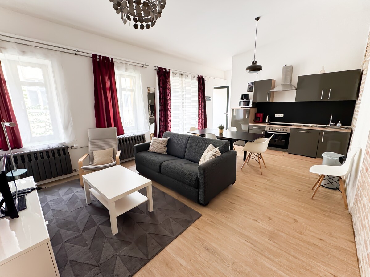 Successful Airbnb property: Top floor, central & quiet in Berlin Pankow in Weißensee