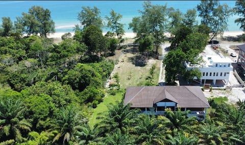 Escape. Bed N Beach. Breakaway Suite.