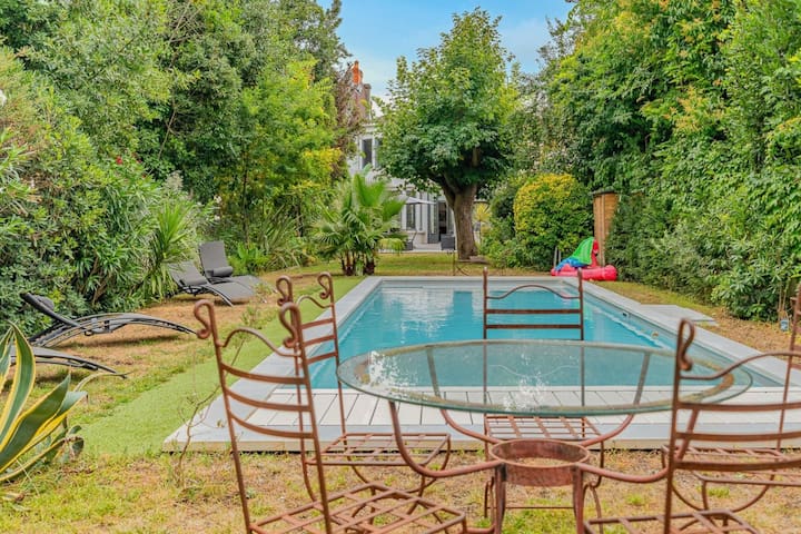 Maison avec piscine et jardin à Bordeaux – 8 pers.