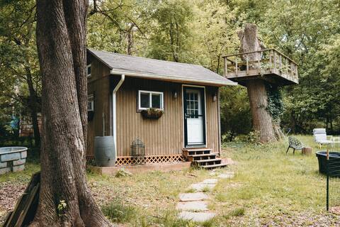 Private, cozy tiny house in peaceful setting
