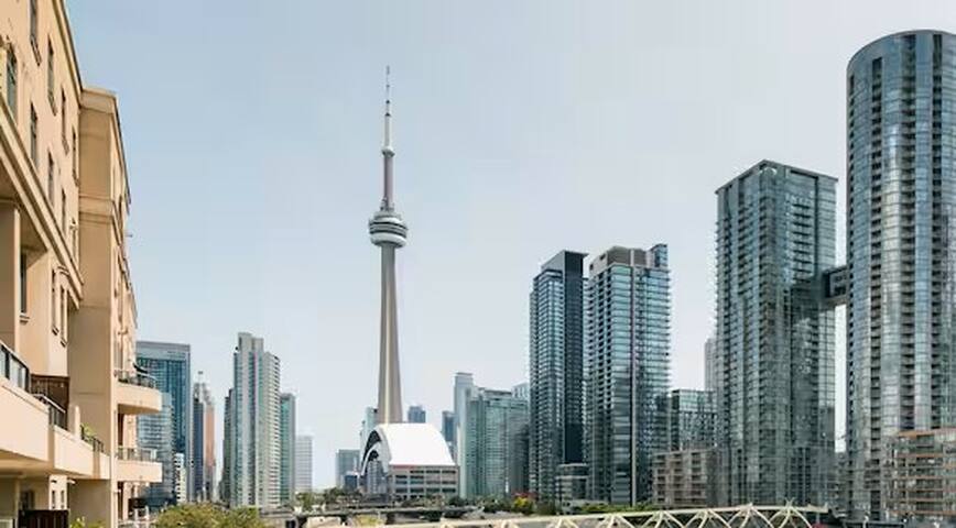 Bright Executive Condo CN Tower View + Gym & Sauna