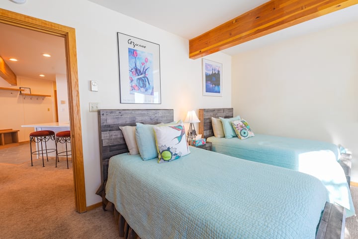 Twin room overlooking the slopes