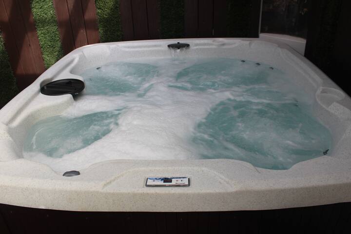 Oceanfront Luxury Oasis Jacuzzi, Gazebo, Gym, Yard gallery image 3